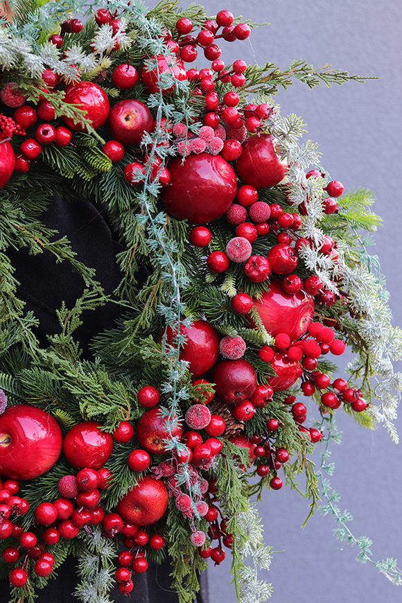 Red Morning, czerwony świąteczny wianek