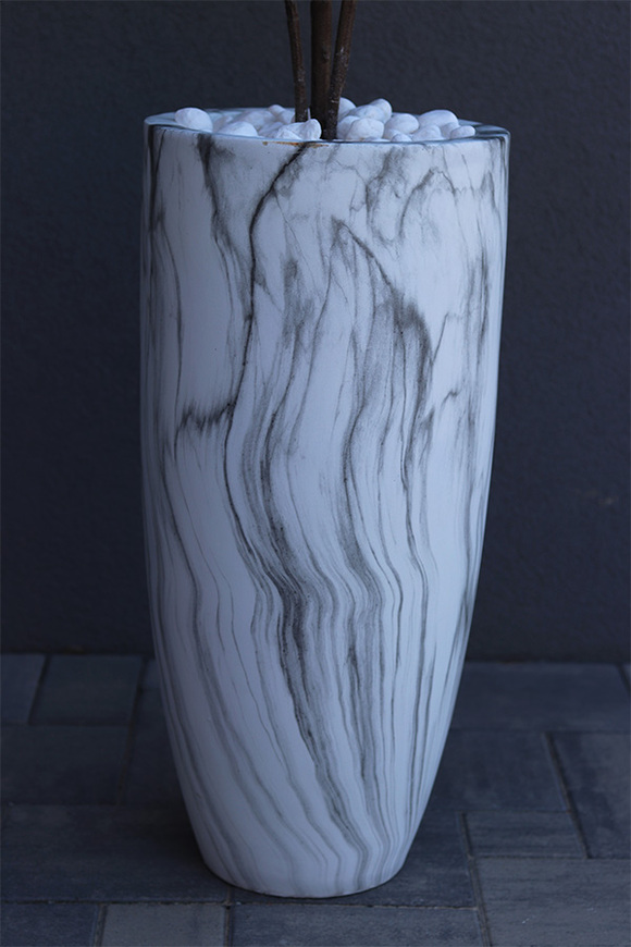 kwiat doniczkowy w wysokiej donicy, Marmur Magnolia, wys.140cm 