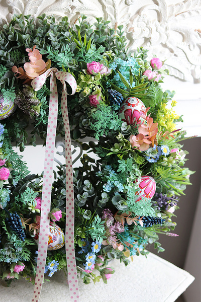 Pastele Wiosenne, wielkanocny wianek na drzwi z jajkami