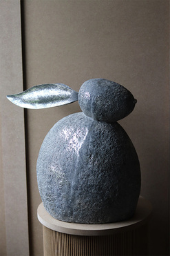 Modern C, duży zajączek wielkanocny figurka metalowa, wys.44cm