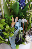 Zając w Szafirkach, wielkanocna kompozycja w naczyniu