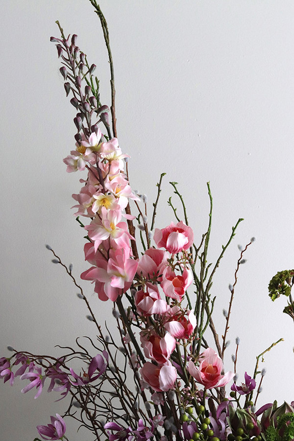 Etno Spring, wiosenna kompozycja w różowym wazonie