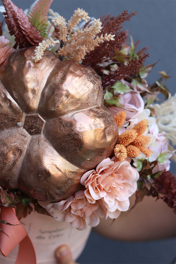 Beige Pumpkin, welurowy flowerbox jesienny, wym.40x40x30cm