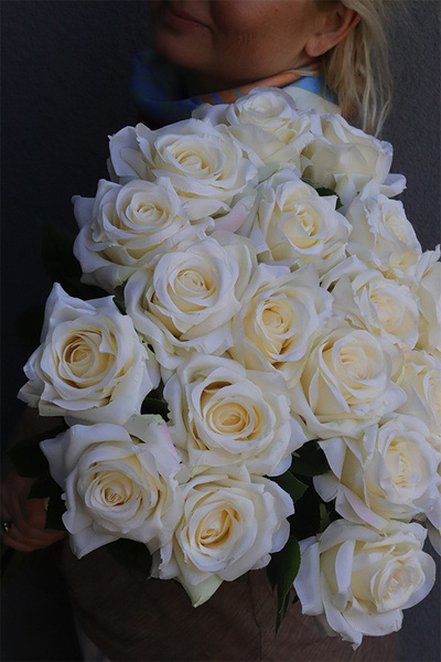 Luxuria, bukiet białych róż do wazonu