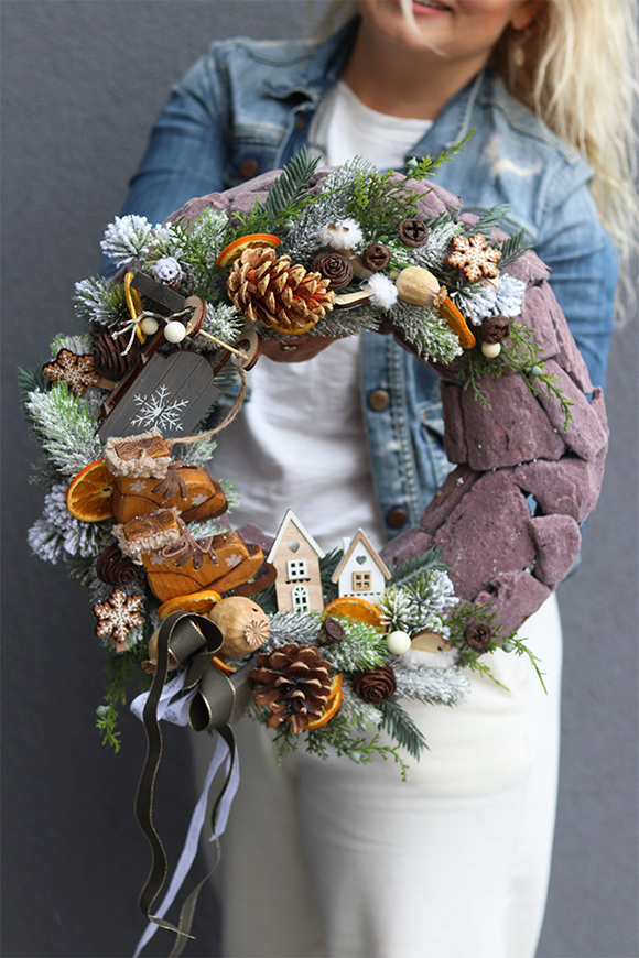 Velvetove Miasteczko, asymetryczny zimowy wianek