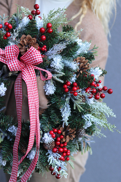 Redis, zimowy wianek na drzwi