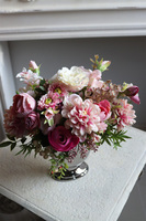 Milona, kompozycja kwiatowa w pucharze