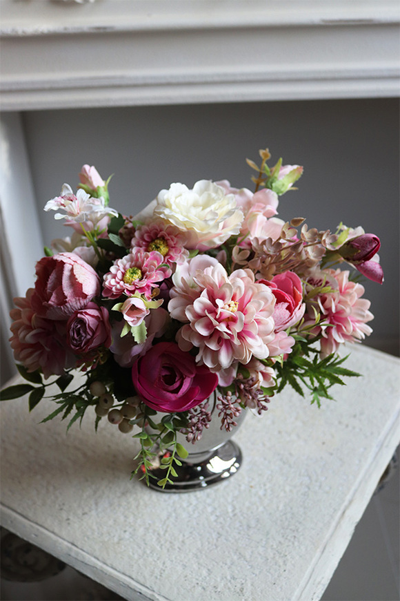 Milona, kompozycja kwiatowa w pucharze