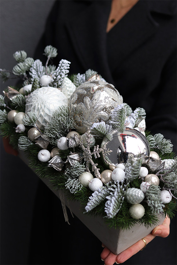 Srebrna Kraina Concrete, świąteczny stroik na stół