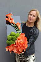 New Design Orange, dekoracja nagrobna na czarnej podstawie, wym.70x25cm