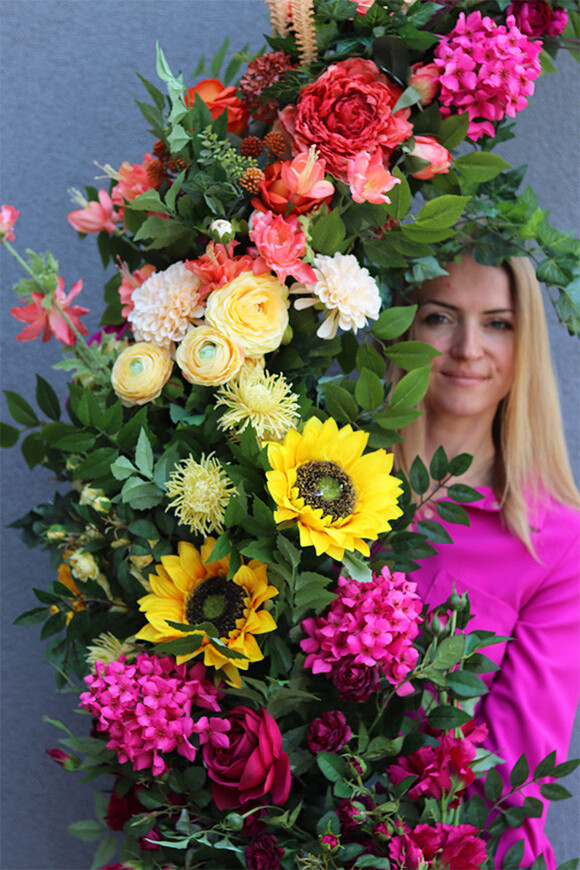 Benettoni, bogata girlanda kwiatowa