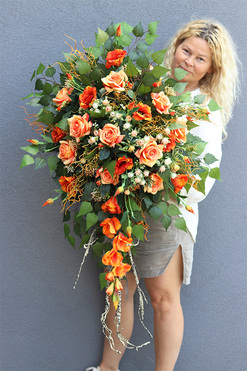 Orangeta Volcan, wiązanka nagrobna na ciężkiej tacy, dł.97cm