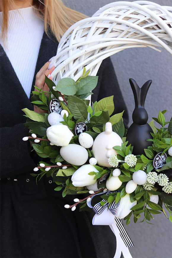 Wielkanocna Aura, wielkanocny wianek na drzwi z zającem