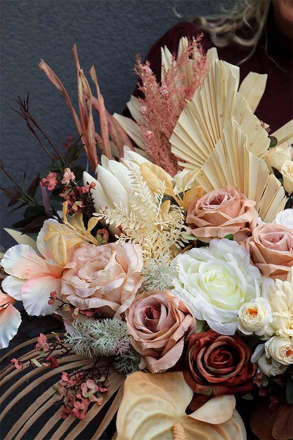 Boho Gerina, kompozycja nagrobna w misie