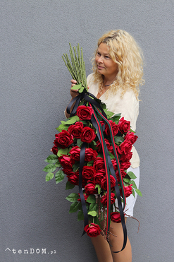 Red Roses Royalty, bukiet nagrobny do położenia, dł.90cm 