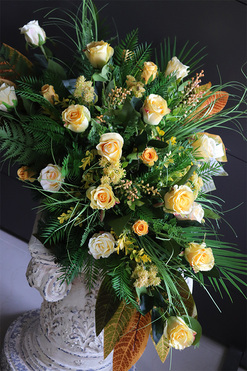 Herbaciane Róże Yellow, bogata wiązanka nagrobna, dł.90cm  