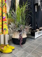 Simplata, sztuczna trawa w koszu z ziołami