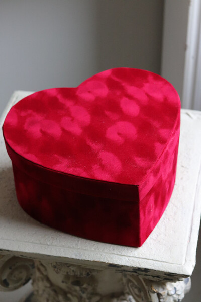 czerwony flowerbox z różami na walentynki, Serce Premium