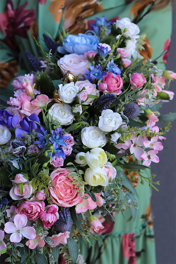 Grenicja, kompozycja kwiatowa w podłużnej donicy, wym.29x59cm