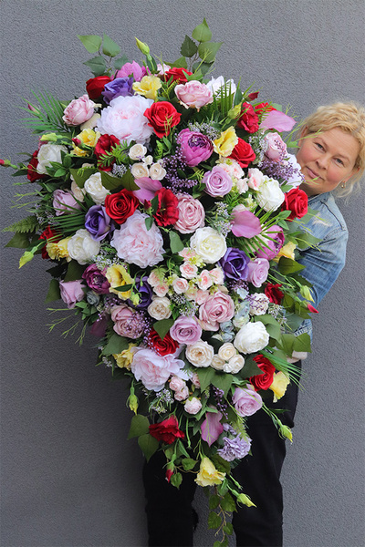 Felinata Neria, bardzo duża wiązanka nagrobna