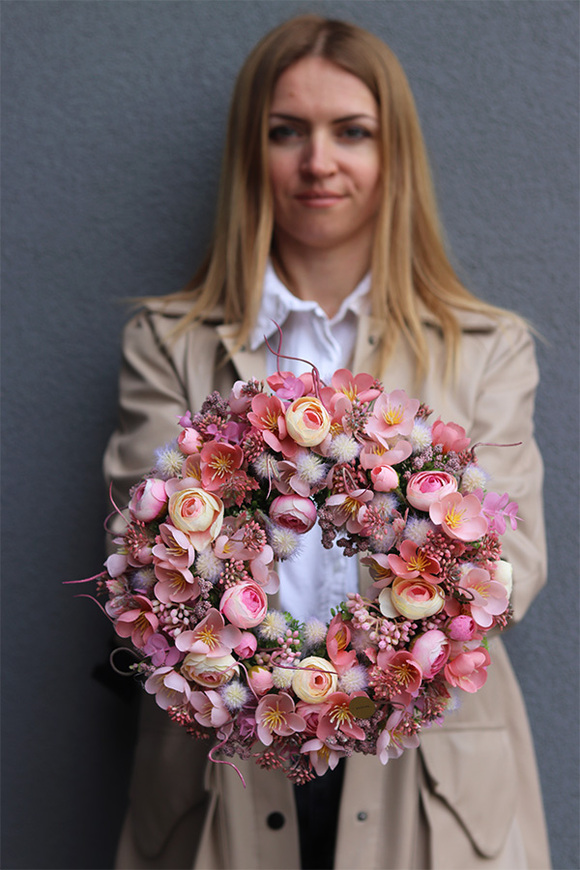 Colenia, różowy wianek dekoracyjny