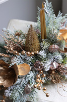 Gold Forest, świąteczny stroik ze świecami na tacce