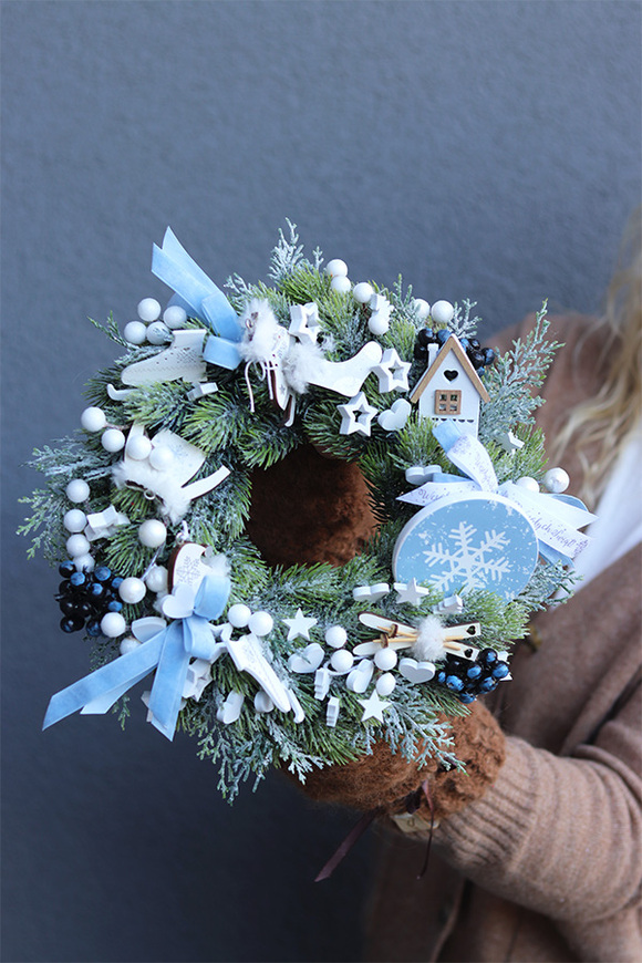Niebieskie Święta, zimowy wianek dekoracyjny