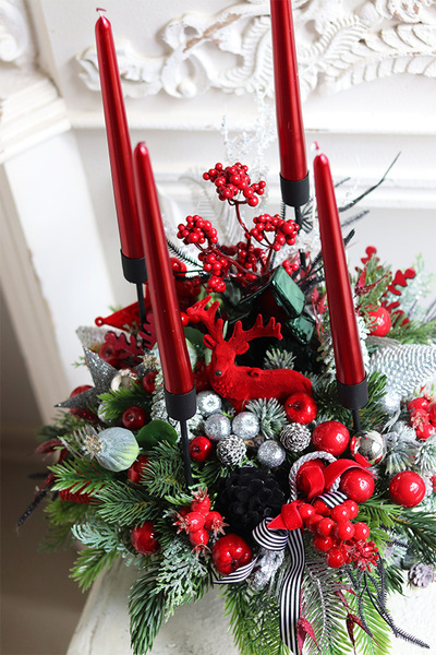 Adventi, adwentowy stroik ze świecami na świeczniku