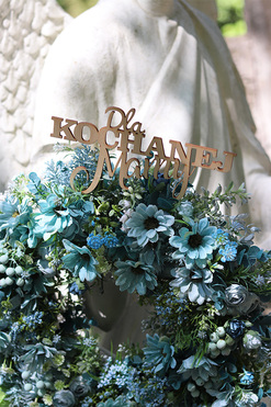OD RĘKI Blue Flowers, wieniec nagrobny z dedykacją(lub bez), śr.43cm