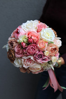 Delirte, bogaty welurowy flowerbox z różami, wys.28cm