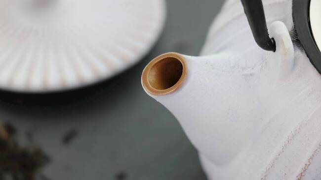 Awaji Gold White, żeliwny imbryk do herbaty, czarny