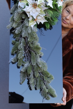 New Design White Christmas, dekoracja nagrobna na czarnej podstawie, wym.90x35cm