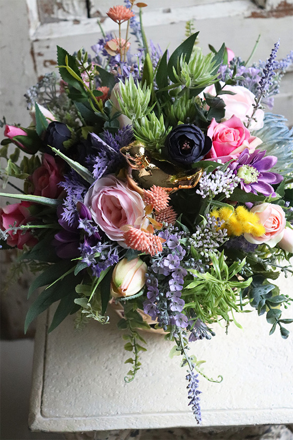 Belissa 2, wielkanocna kompozycja w złotej donicy, wys.31cm