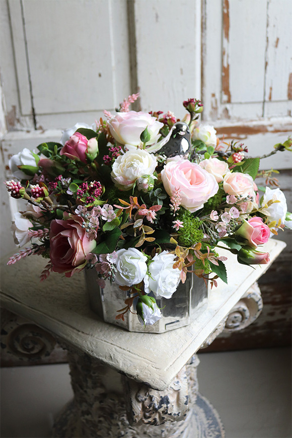 kompozycja kwiatowa w srebrnej donicy, Silver Pinko, wym.26x32cm