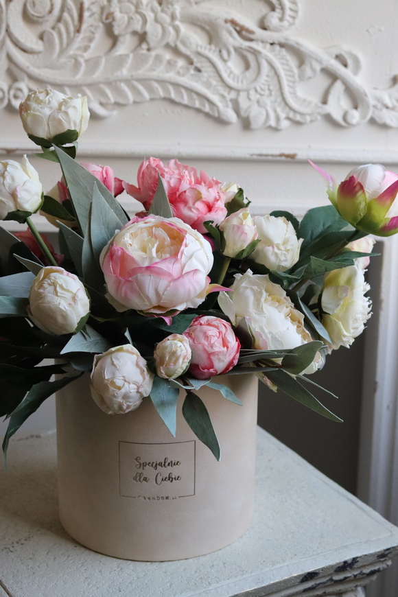 Pink Peonies, flowerbox welurowy z piwoniami