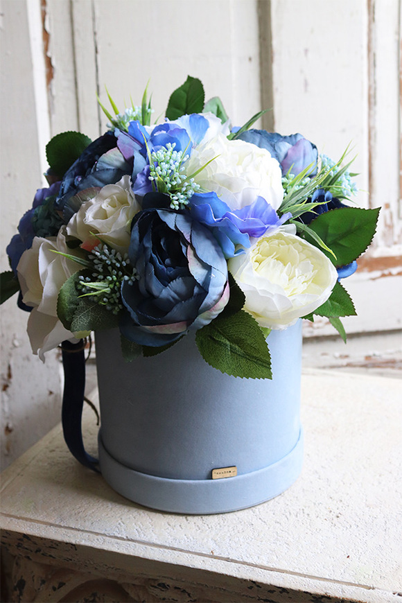 Bluenia Velvetia, welurowy flowerbox z niebieskimi kwiatami, wym.32x30cm