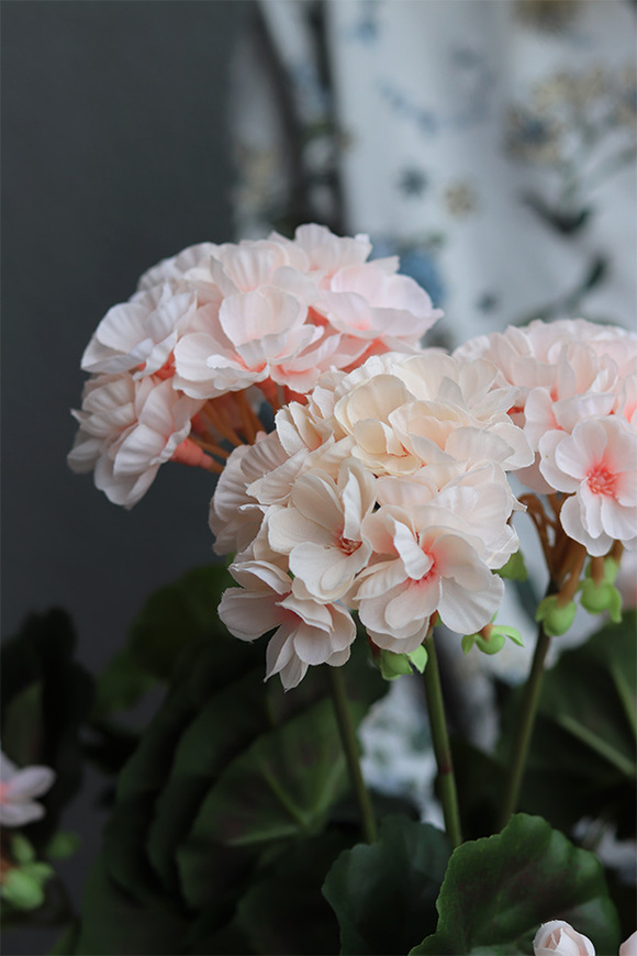 doniczkowa pelargonia Bladoróżowa, wysokiej jakości sztuczne kwiaty