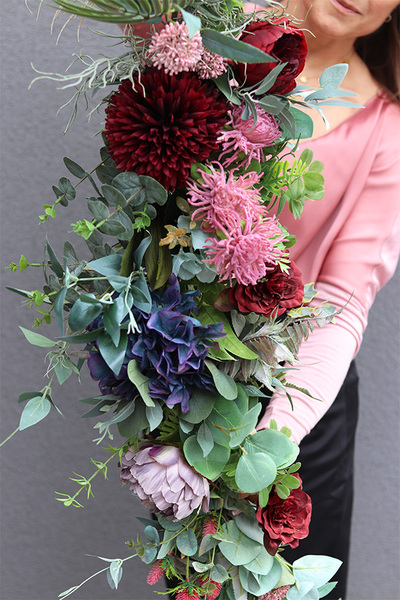 Betrana, dekoracyjna girlanda kwiatowa