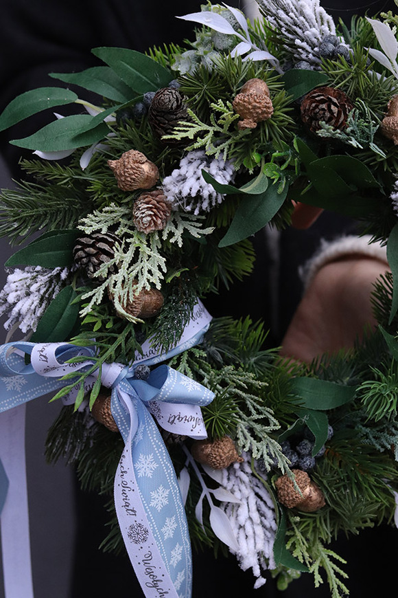 Snowy Christmas, ponadczasowy świąteczny wianek, śr.28cm