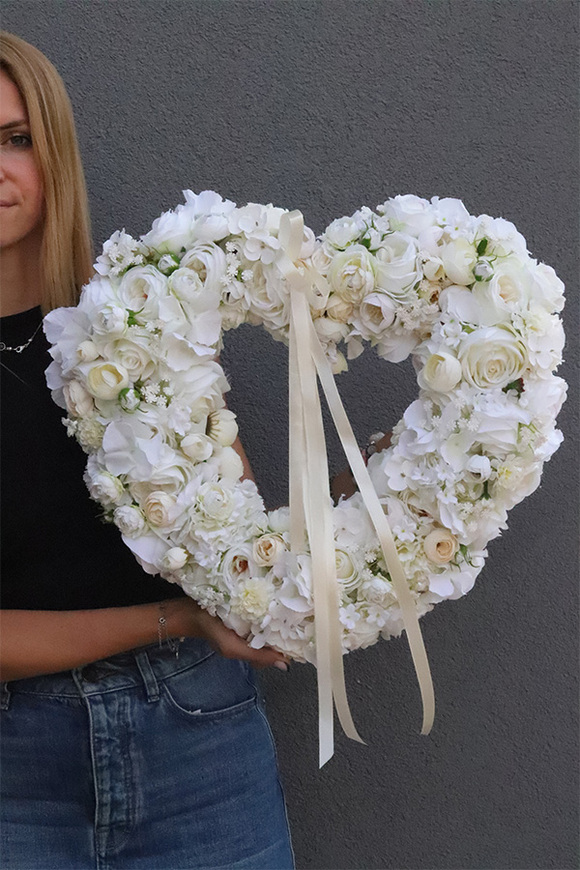 Cuore Mio, dekoracyjne białe serce z kwiatów