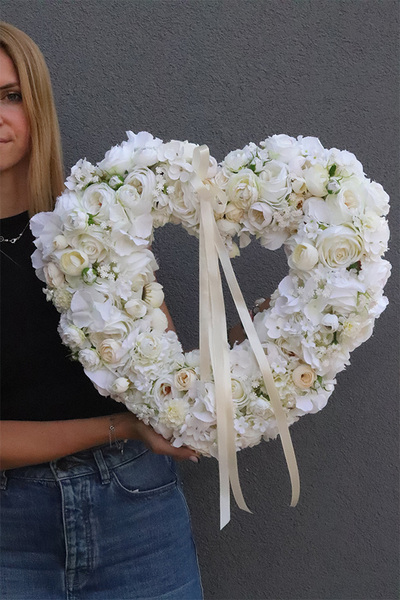 Cuore Mio, dekoracyjne białe serce z kwiatów