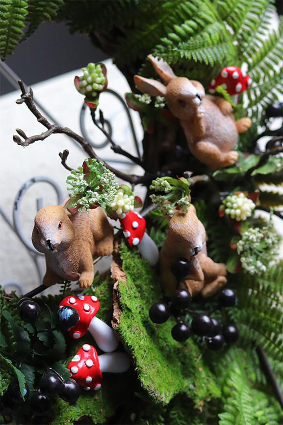 Zajączki w Lesie, ozdobny wianek na drzwi