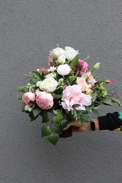 OD RĘKI Battesda 2, bukiet nagrobny we wkładzie, dł.45cm