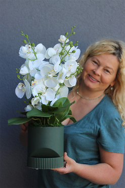  OD RĘKI Beira Green, elegancki storczyk w zielonej donicy, wys.54cm