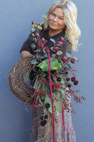 Bordonne, asymetryczny wianek / wieniec z kwiatową dekoracją, dł.85cm