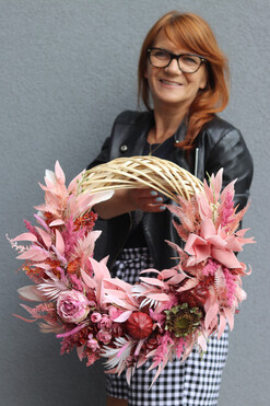 Pink Poem, asymetryczny jesienny wianek z dyniami, rozp.44cm   