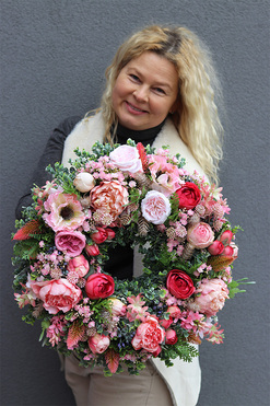 Morelitana, różowo - brzoskwiniowy wianek na drzwi, śr.48cm