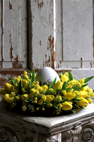 Żółta Wielkanoc, wielkanocny stroik na talerzu