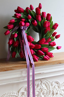 Witaj Wiosno Magenta, wiosenny wianek z tulipanów	