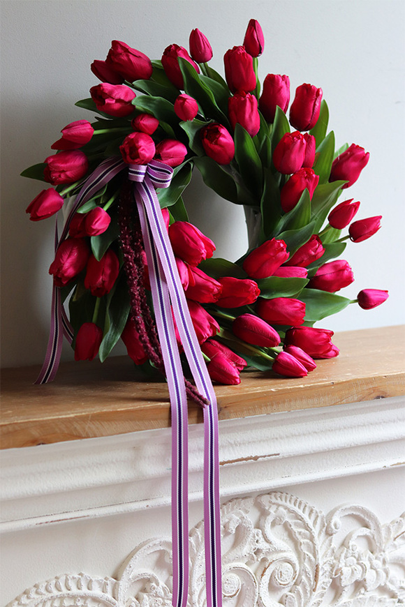 Witaj Wiosno Magenta, wiosenny wianek z tulipanów	